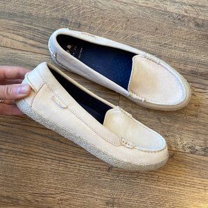 Cole Haan Cream Color Suede Upper Loafers Flats in Size 7.5